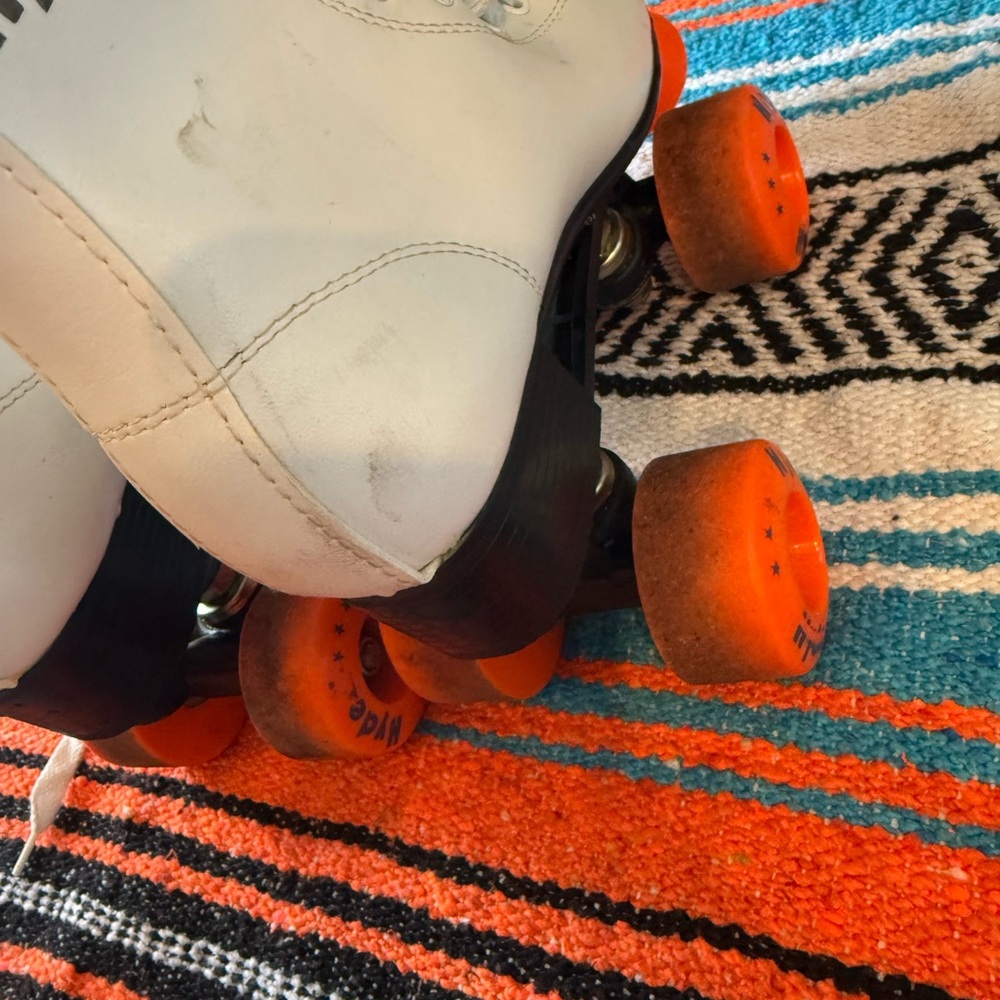 Vintage White Hyde Roller Skates with Orange Wheels - Picture 8 of 8